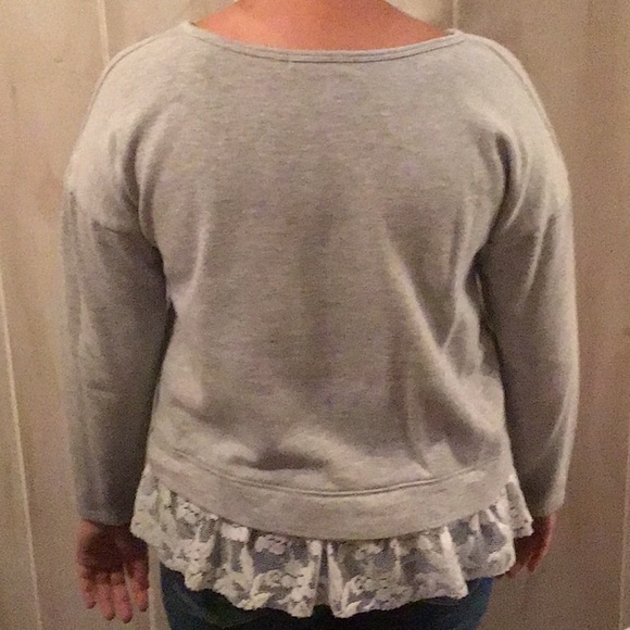 89th + Madison Blouse - Picture 3 of 6